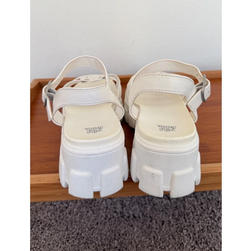 Wild Fable Womens White Chunky Lug Sole Platform Gladiator Sandals Size 7.5